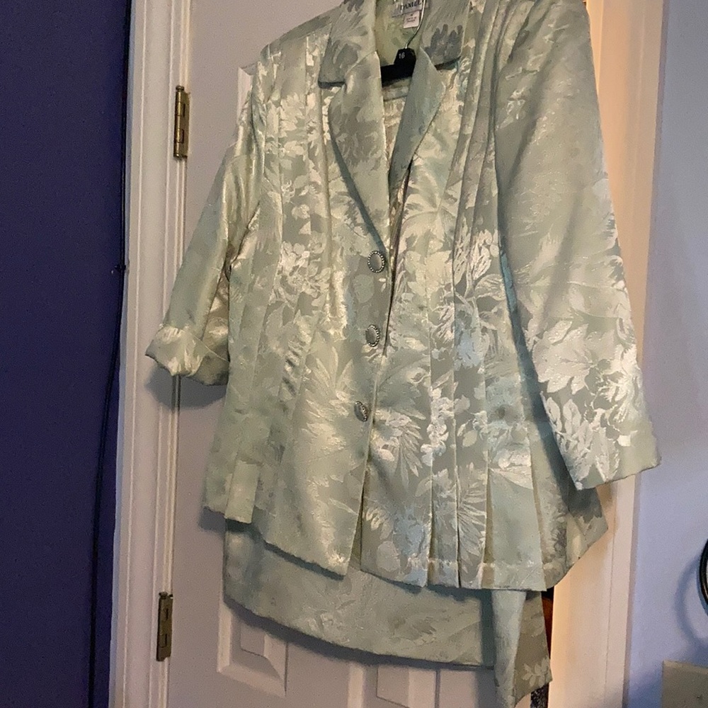 Women’s Two Piece Skirt Suit